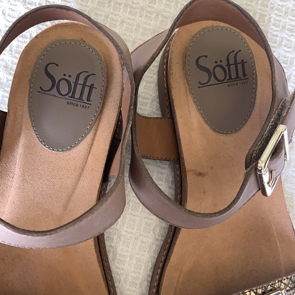 Sofft taupe and metallic snakeskin leather sandals size 7 - Picture 5 of 10